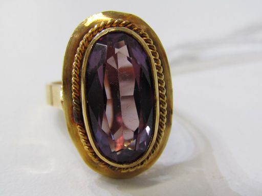 Fine Vintage 18 Ct Gold Large Oval Amethyst Ring
