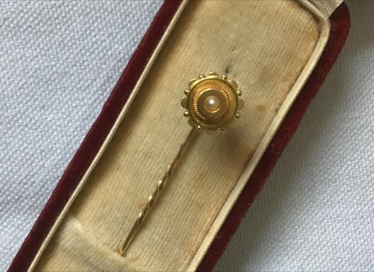 Antique 15 Ct Gold Stick Pin with Centre Pearl Cased